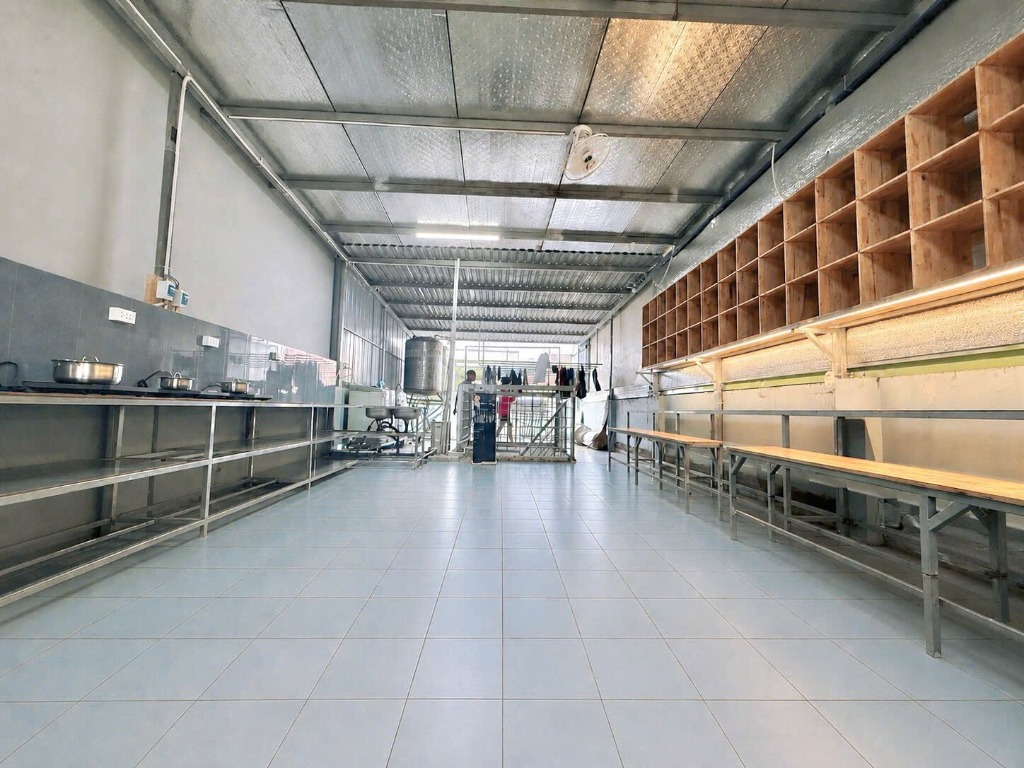 Khu bếp nấu ăn rộng rãi, hiện đại